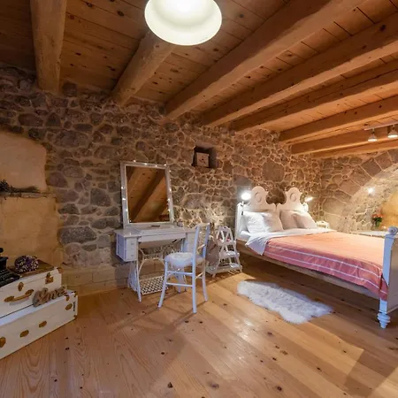 Festina Lente - Cosy & Authentic With Private Heated Pool