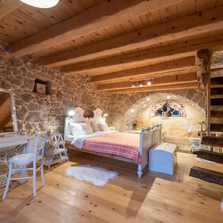 Holiday home Festina Lente - Cosy & Authentic With Private Heated Pool Dobrinj