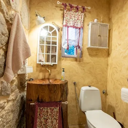 Festina Lente - Cosy & Authentic With Private Heated Pool