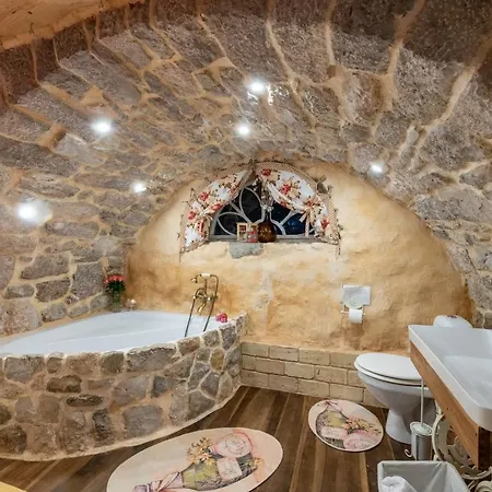 Festina Lente - Cosy & Authentic With Private Heated Pool Holiday home