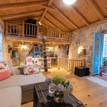 Festina Lente - Cosy & Authentic With Private Heated Pool