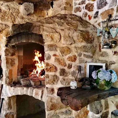 Festina Lente - Cosy & Authentic With Private Heated Pool *