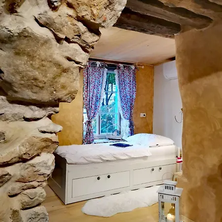 Festina Lente - Cosy & Authentic With Private Heated Pool * Dobrinj