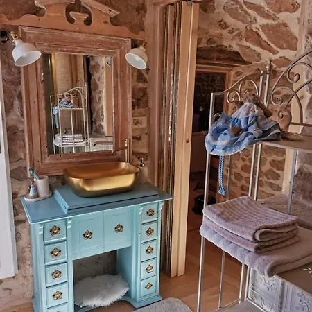 Festina Lente - Cosy & Authentic With Private Heated Pool