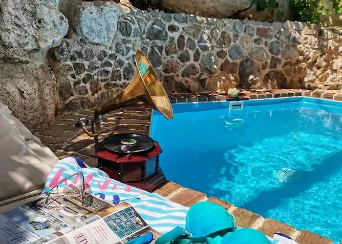 Festina Lente Heritage Krk - Heated Pool 度假居 Dobrinj